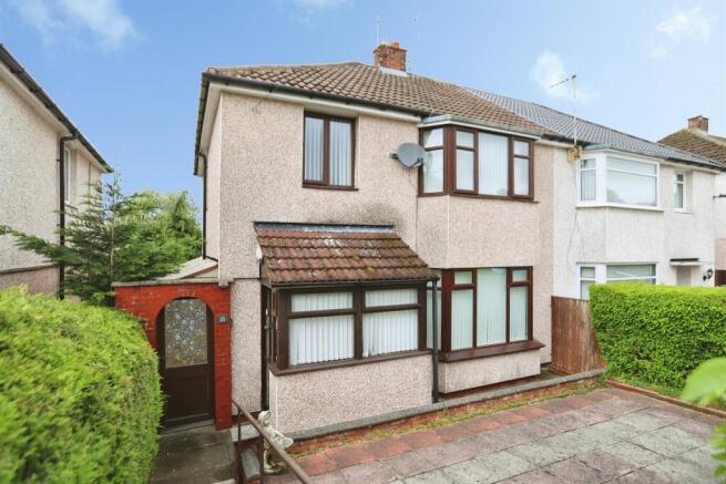 3 bed property, in Cherry Tree Grove, £120,000