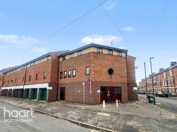 2 bed property, in Grove Road, £150,000