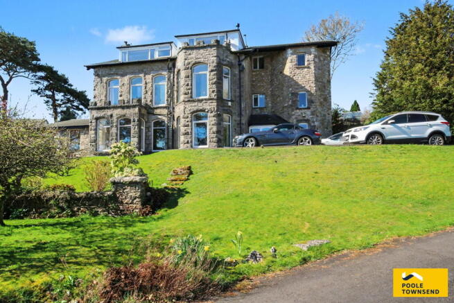 2 bed property, in Middle Floor, £395,000