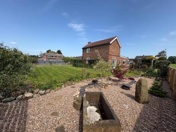 5 bed property, in De Ferrers Road, £650,000