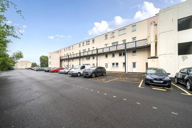 1 bed property, in Samson Close, £80,000