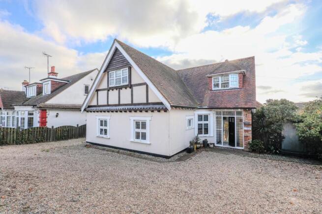 5 bed property, in Hadleigh Road, £825,000