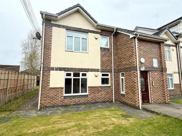 2 bed property, in Pilch Lane, £100,000
