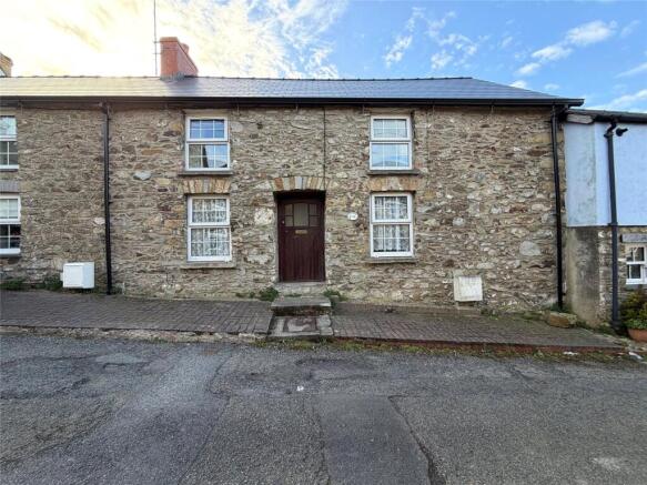 2 bed property, in Upper St. Mary Street, £290,000