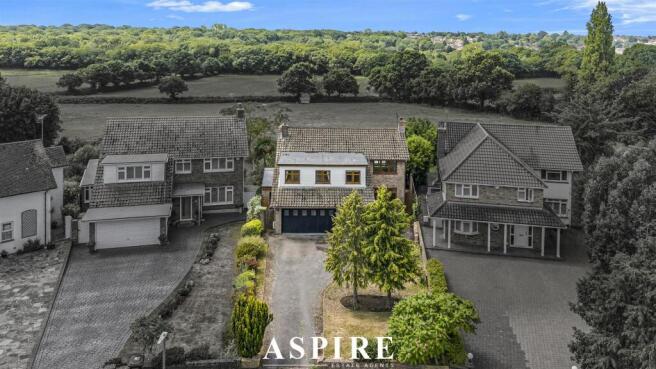 3 bed property, in Haresland Close, £825,000