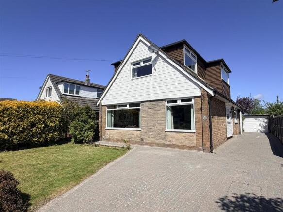 4 bed property, in Tewkesbury Drive, £398,950