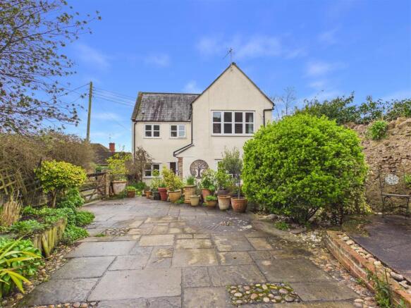 4 bed property, in Baggs Lane, £510,000