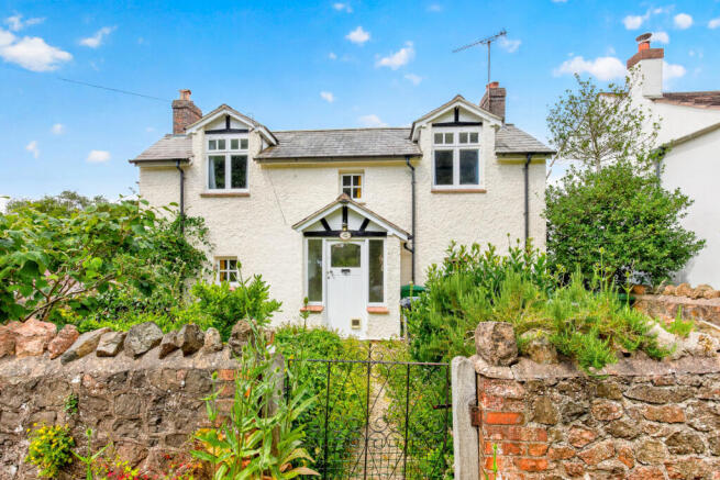 2 bed property, in Chase Road, £475,000