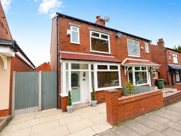 2 bed property, in St. Bedes Avenue, £200,000