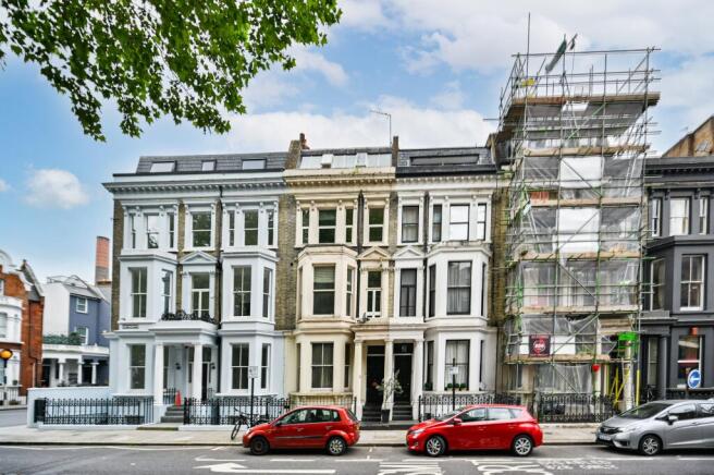 2 bed property, in Edith Grove, £800,000