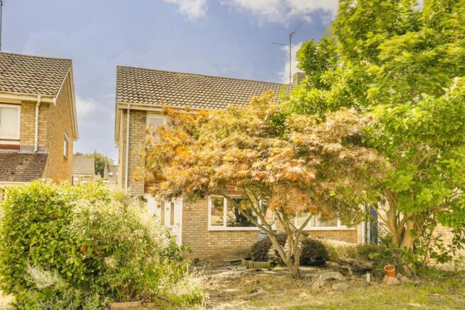 3 bed property, in Woodman Close, £325,000