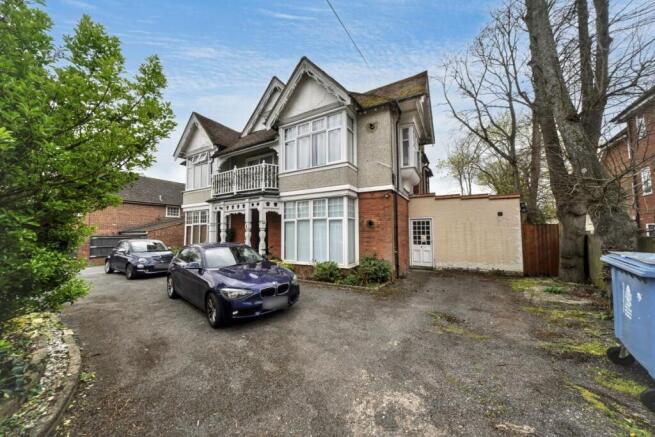 Studio, in Flat 4 The Grange, £65,000