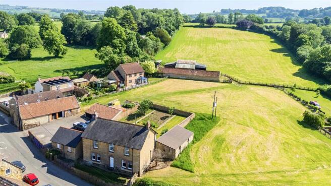 4 bed property, in Middle Street, £895,000