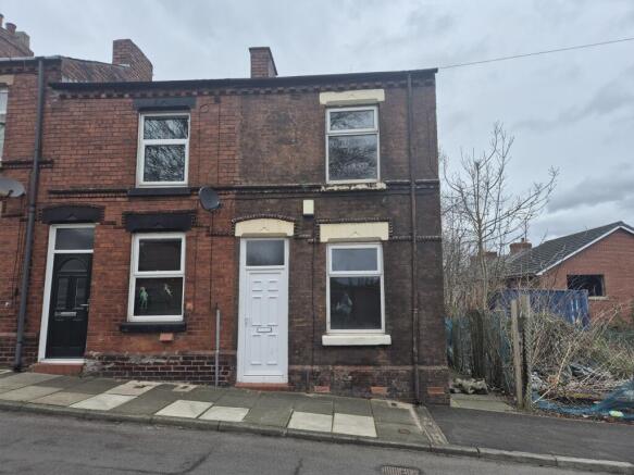 2 bed property, in 52 Lord Street, £78,000