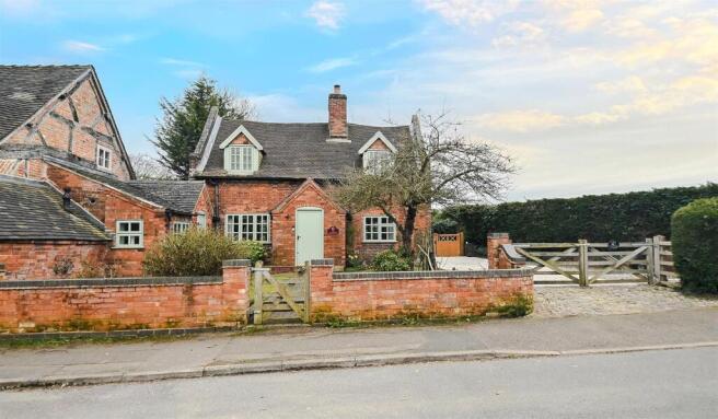 2 bed property, in Lea Cottage, £500,000