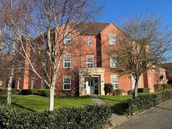 2 bed property, in Purser Drive, £200,000