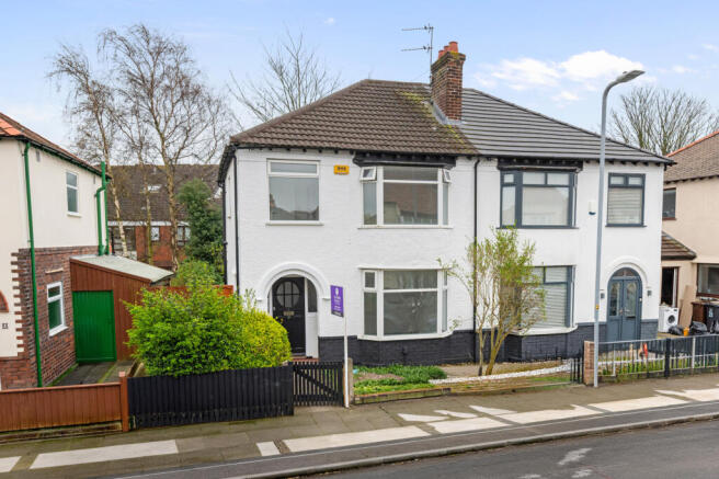 3 bed property, in Enfield Avenue, £270,000