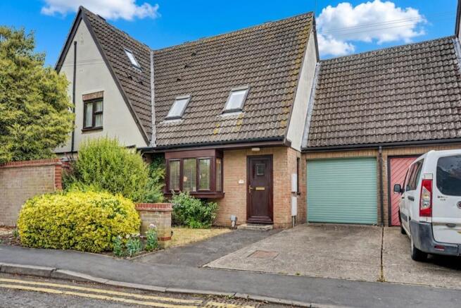 2 bed property, in Willow Walk, £340,000