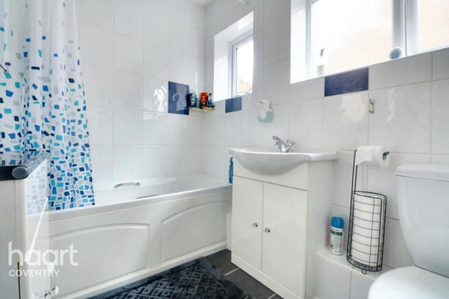 2 bed property, in Leaf Lane, £265,000
