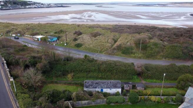 2 bed property, in Sandhills, £180,000