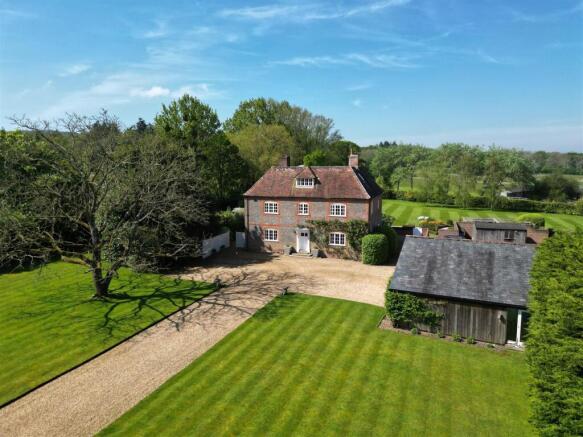 6 bed property, in Middle Road, £1,395,000