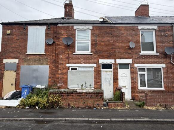 2 bed property, in 3 Clinton Street, £10,000
