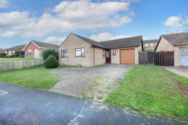 3 bed property, in Dukes Drive, £300,000