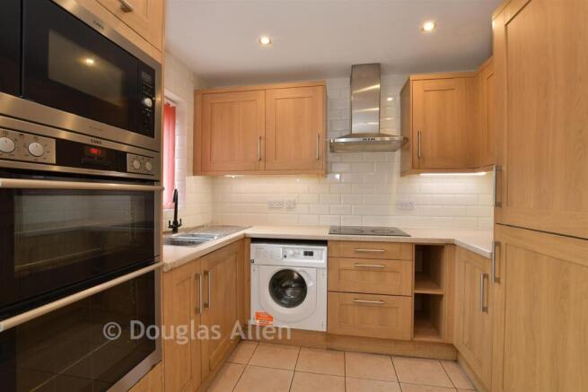 3 bed property, in Pomfret Mead, £250,000