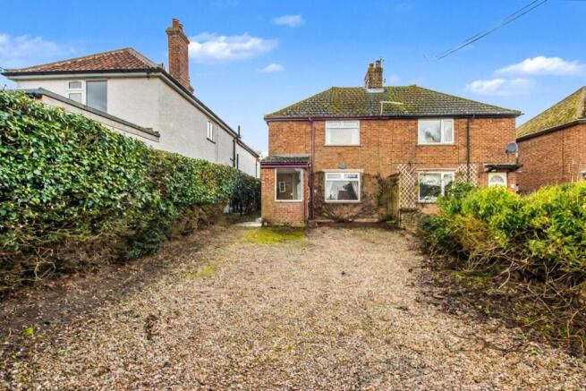 2 bed property, in Norton Street, £325,000