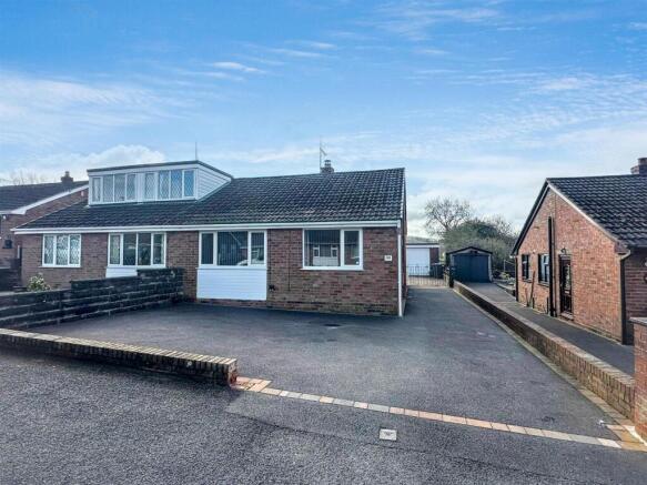 2 bed property, in Thorley Drive, £225,000