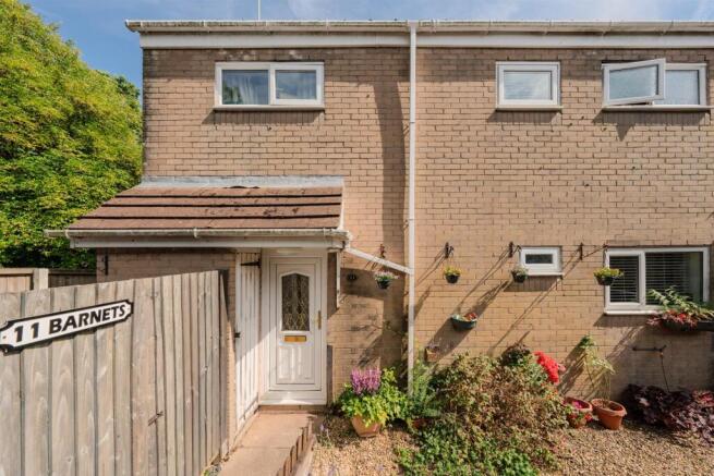 4 bed property, in Barnets, £190,000