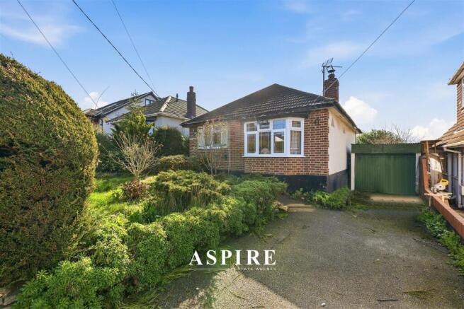 2 bed property, in Preston Gardens, £400,000