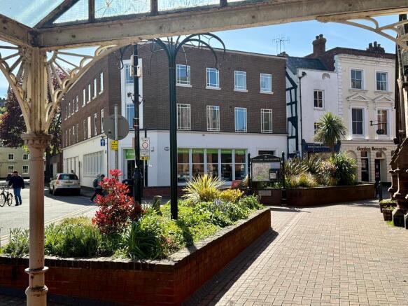 2 bed property, in 6 St Peter's Street, £285,000
