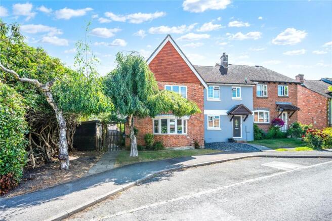 3 bed property, in 1 Barlavington Way, £375,000
