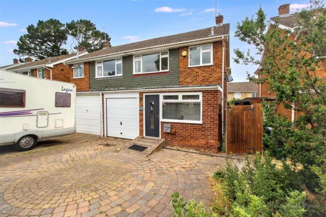 3 bed property, in Cecil Aldin Drive, £400,000