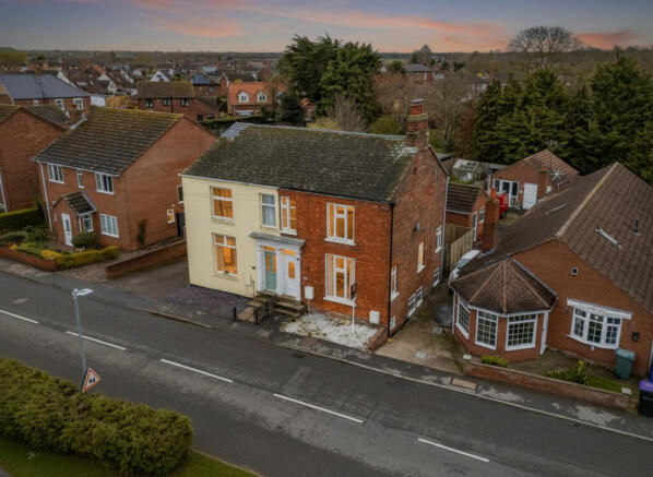 3 bed property, in South Street, £150,000