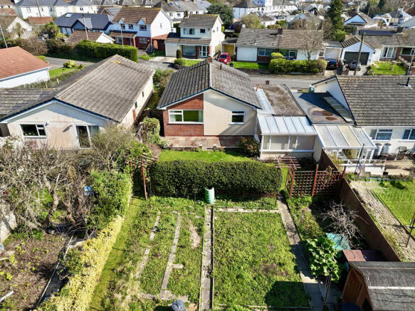 3 bed property, in Broadway Avenue, £375,000