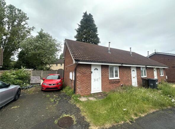 1 bed property, in Snowdon Way, £100,000