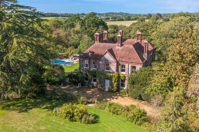 7 bed property, in Botley Road, £1,595,000
