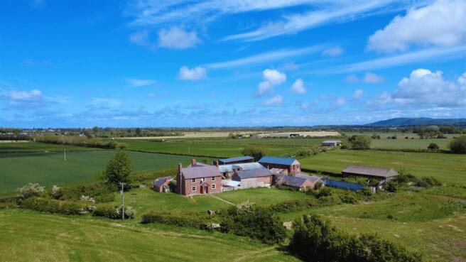 4 bed property, in Terfyn, £495,000