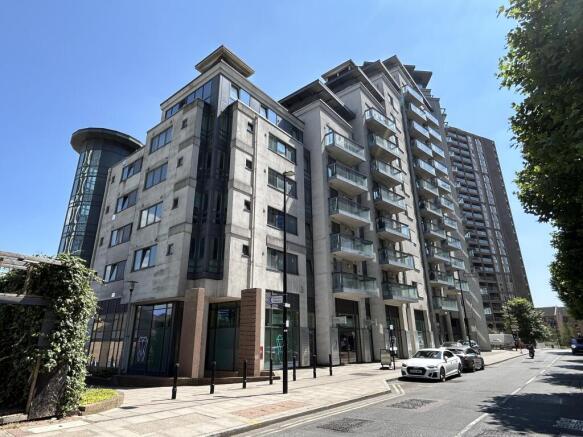 2 bed property, in Flat 99 City Tower, £340,000