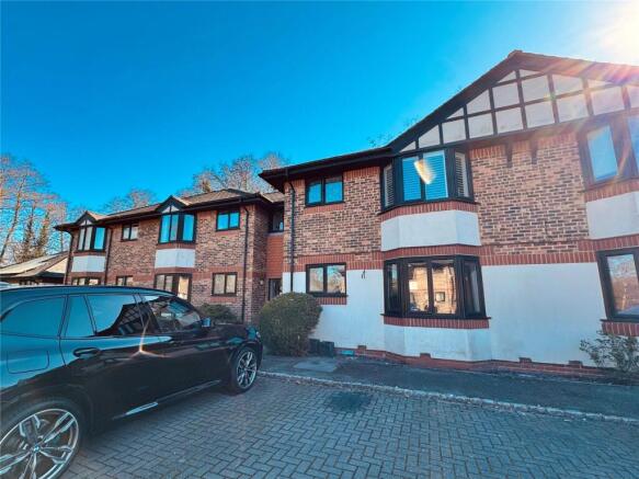 2 bed property, in Waterside Court, £225,000
