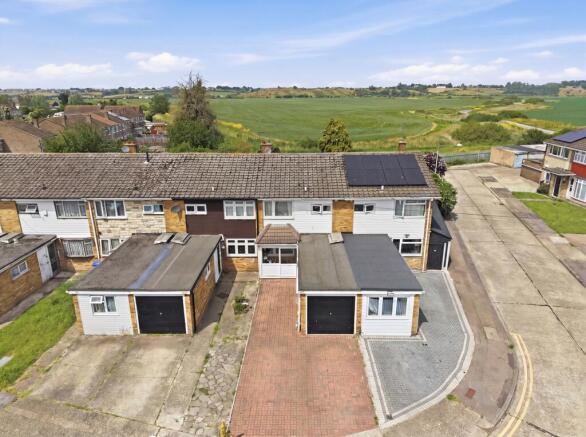 3 bed property, in Byron Gardens, £350,000