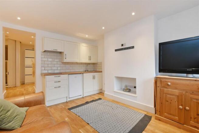 6 bed property, in 158 Psalter Lane, £725,000