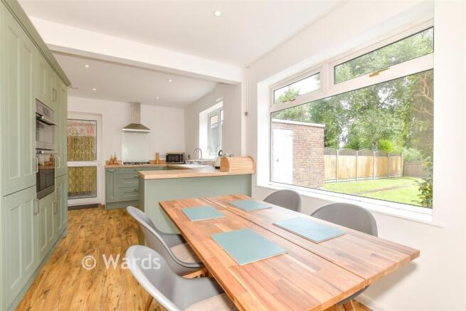 3 bed property, in Princes Way, £400,000