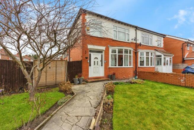 3 bed property, in Grangethorpe Drive, £360,000