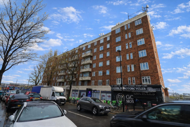 1 bed property, in Acton House, £310,000