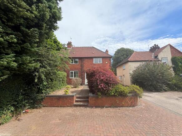 3 bed property, in Derby Road, £225,000