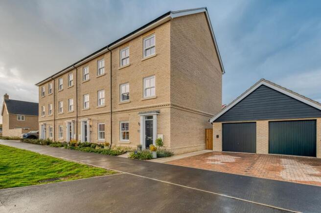 4 bed property, in Orwell Drive, £375,000