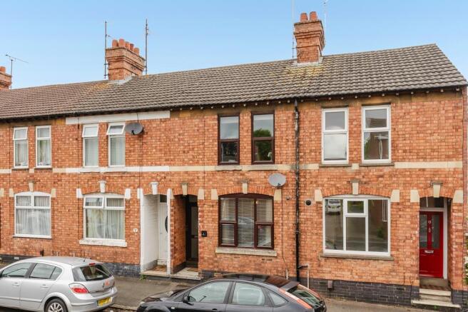2 bed property, in Russell Street, £180,000